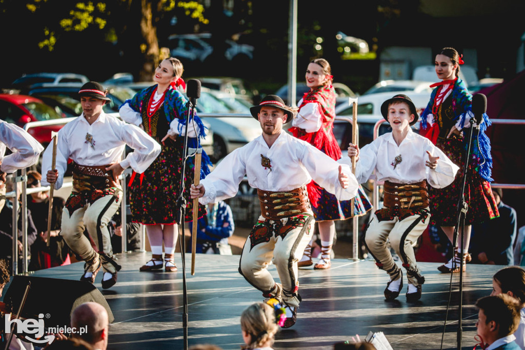 Majówka z folklorem. Rzeszowiacy na Górce
