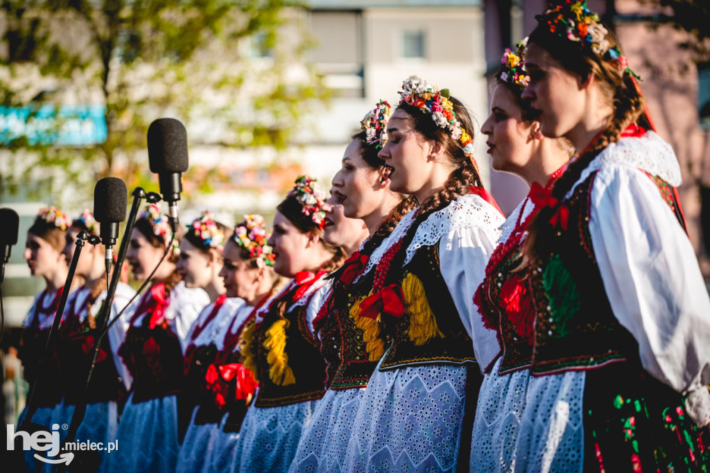 Majówka z folklorem. Rzeszowiacy na Górce