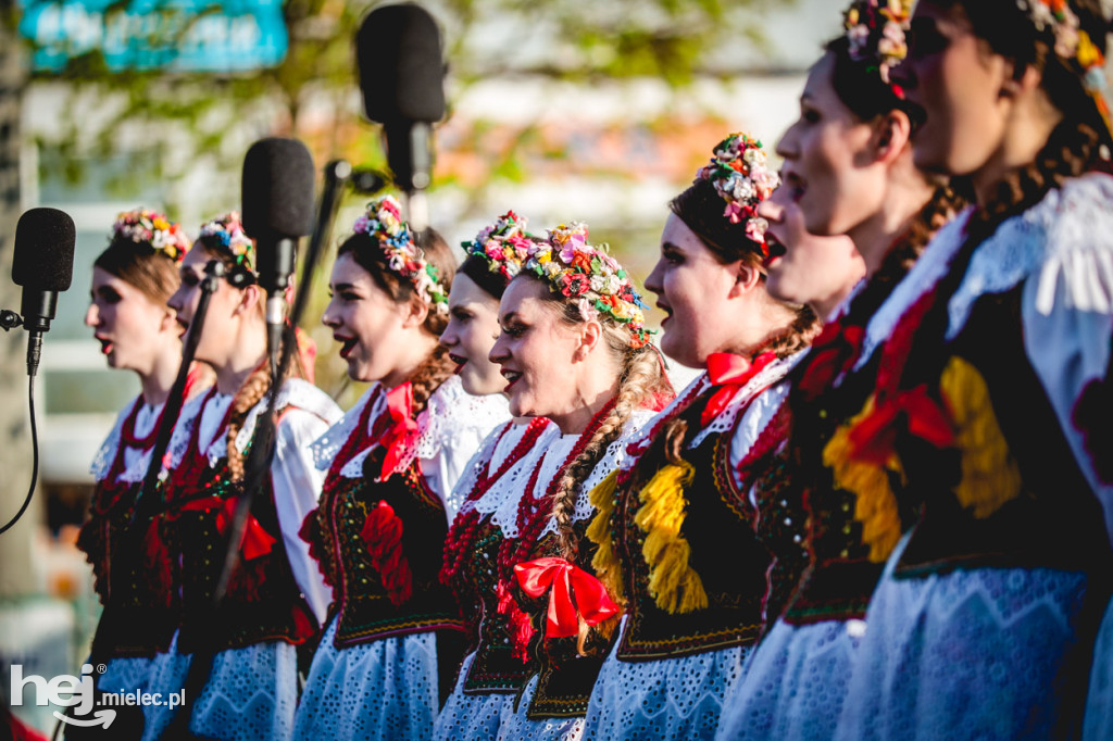 Majówka z folklorem. Rzeszowiacy na Górce