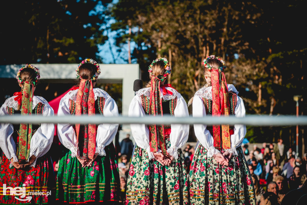 Majówka z folklorem. Rzeszowiacy na Górce
