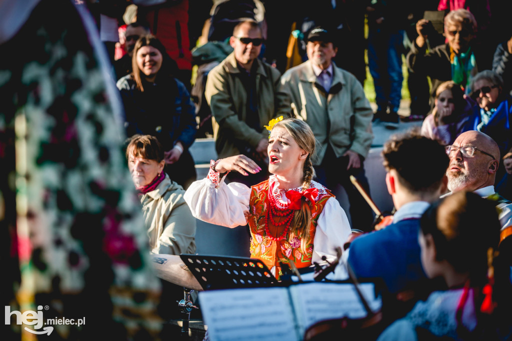 Majówka z folklorem. Rzeszowiacy na Górce