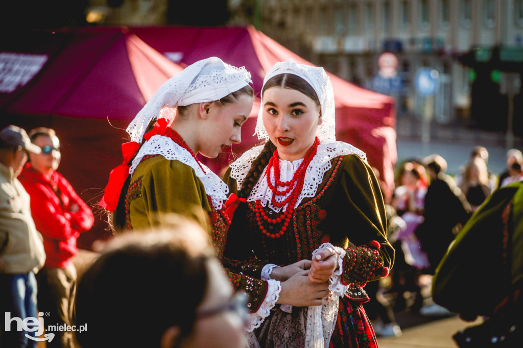 Majówka z folklorem. Rzeszowiacy na Górce
