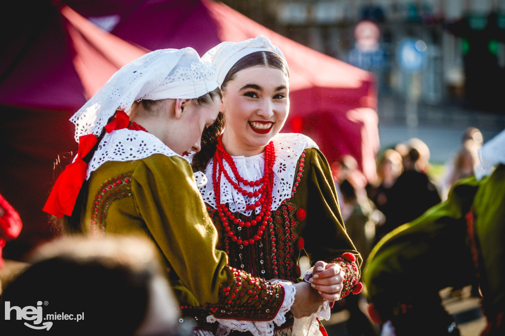 Majówka z folklorem. Rzeszowiacy na Górce