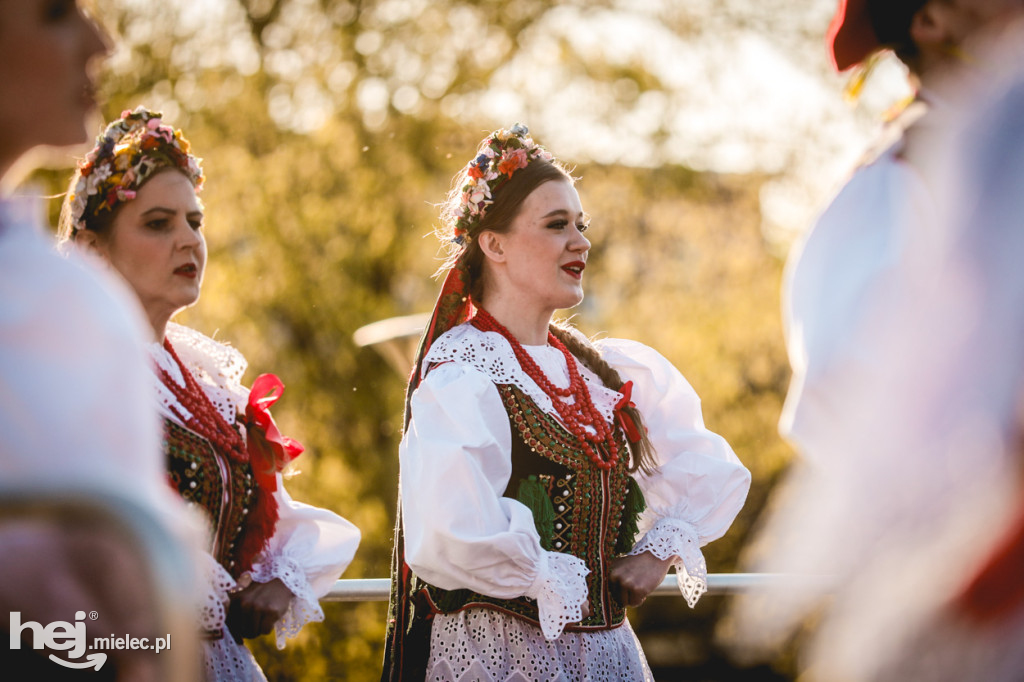 Majówka z folklorem. Rzeszowiacy na Górce
