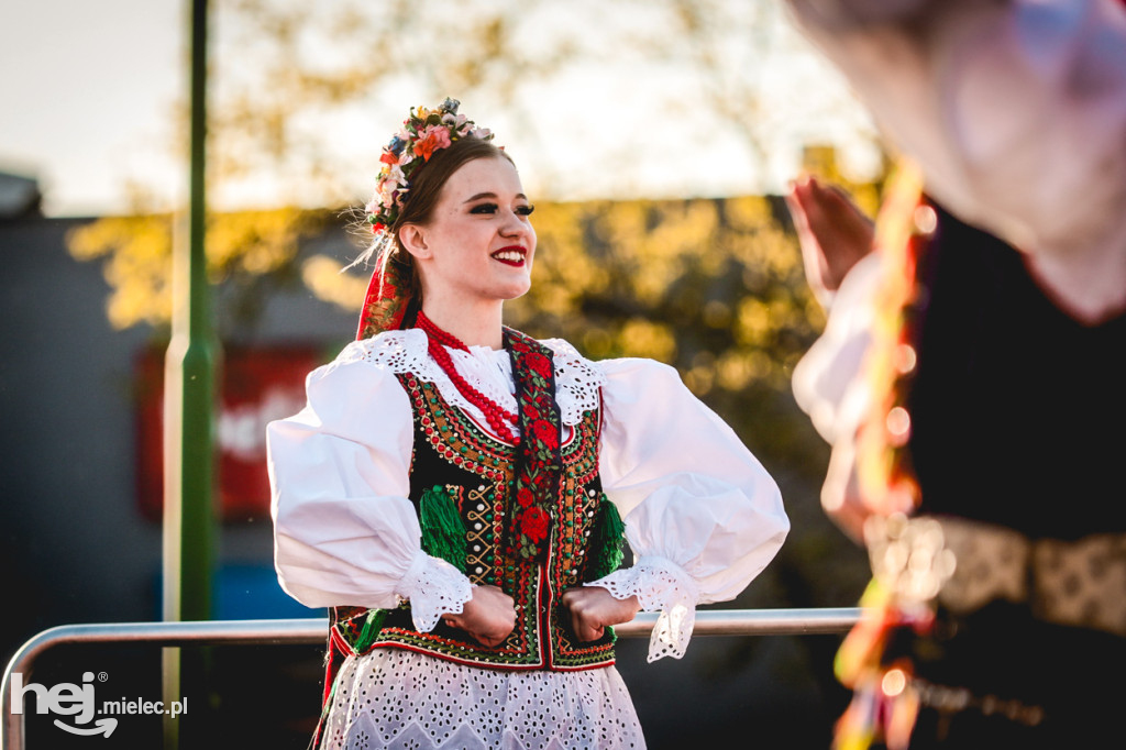 Majówka z folklorem. Rzeszowiacy na Górce