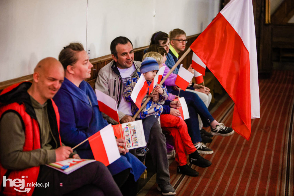 O dziejach Niepodległej w muzyce i słowie na Święto Flagi