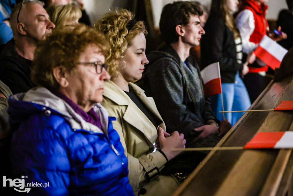 O dziejach Niepodległej w muzyce i słowie na Święto Flagi