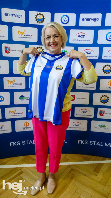 Piłkarze Stali w Szkole Podstawowej w Borowej