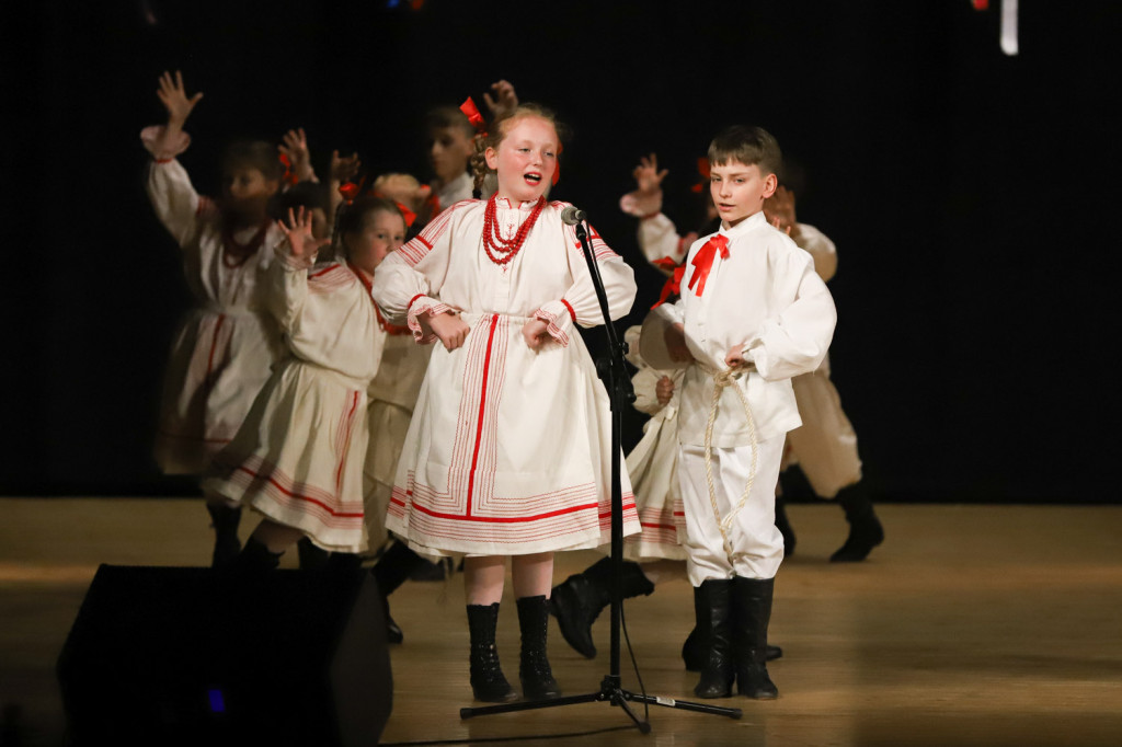 Koncert taneczny „Wstążki, wianki i korale… z ludowym przytupem”