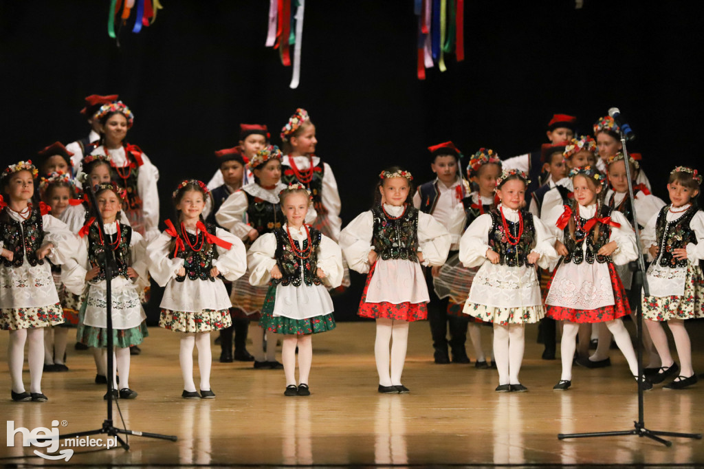 Koncert taneczny „Wstążki, wianki i korale… z ludowym przytupem”