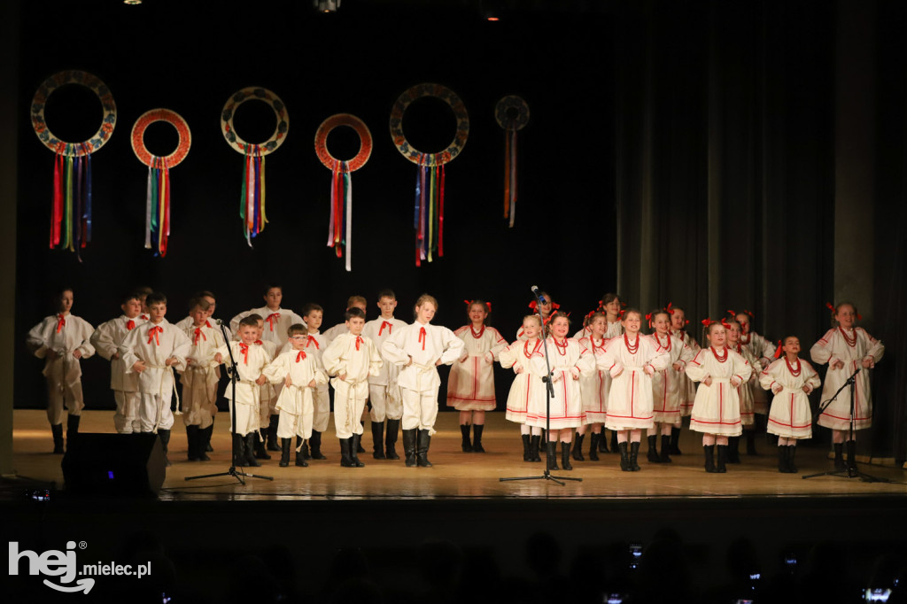 Koncert taneczny „Wstążki, wianki i korale… z ludowym przytupem”