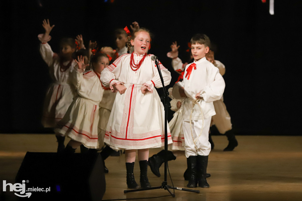Koncert taneczny „Wstążki, wianki i korale… z ludowym przytupem”