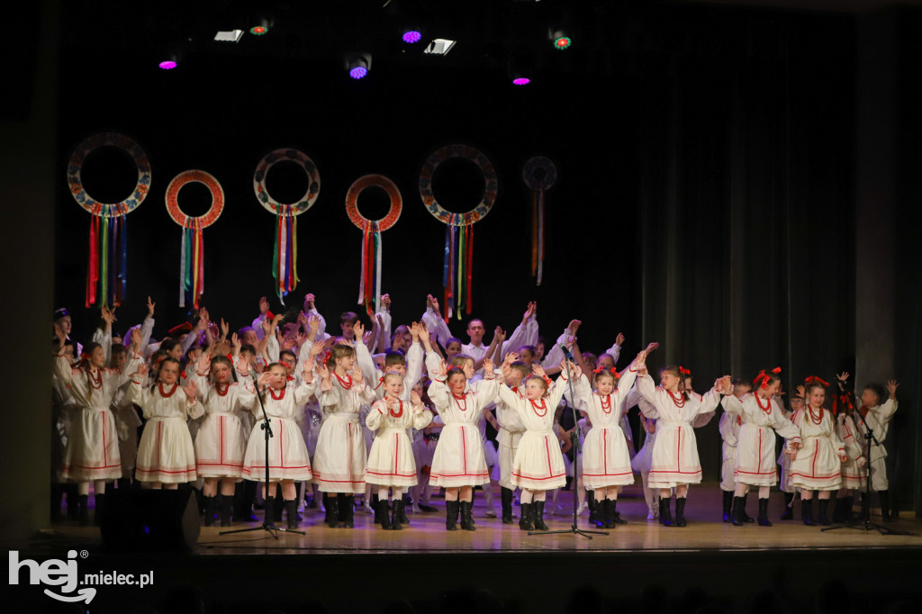 Koncert taneczny „Wstążki, wianki i korale… z ludowym przytupem”