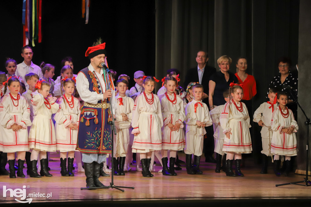 Koncert taneczny „Wstążki, wianki i korale… z ludowym przytupem”