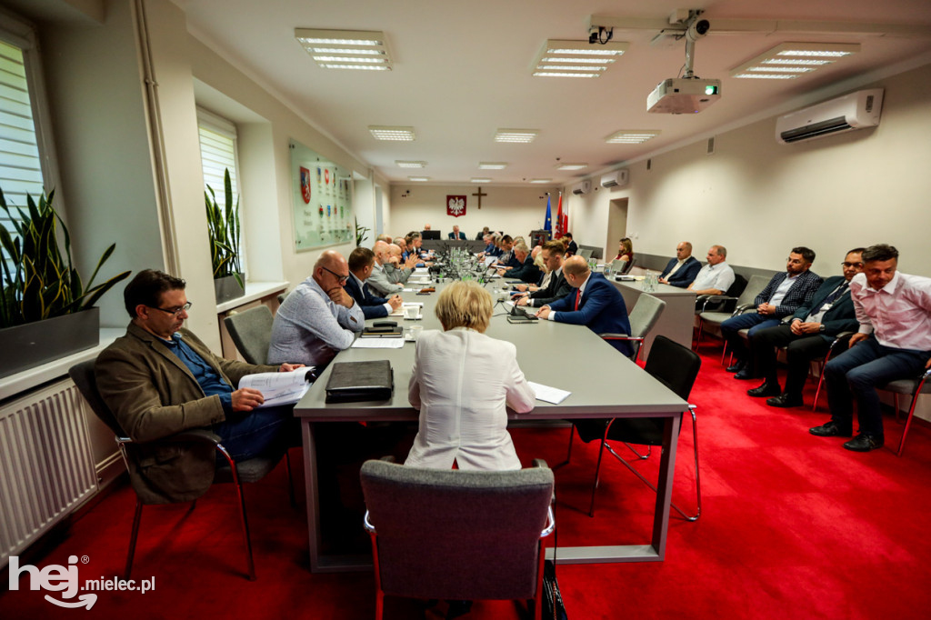Rada Powiatu głosowała ws. absolutorium i wotum