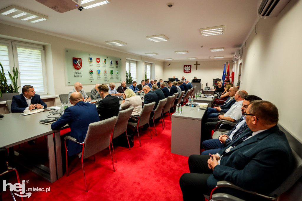 Rada Powiatu głosowała ws. absolutorium i wotum