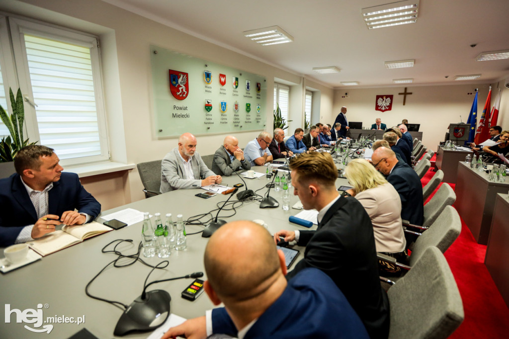 Rada Powiatu głosowała ws. absolutorium i wotum
