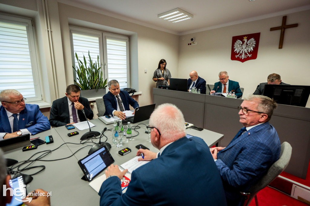 Rada Powiatu głosowała ws. absolutorium i wotum