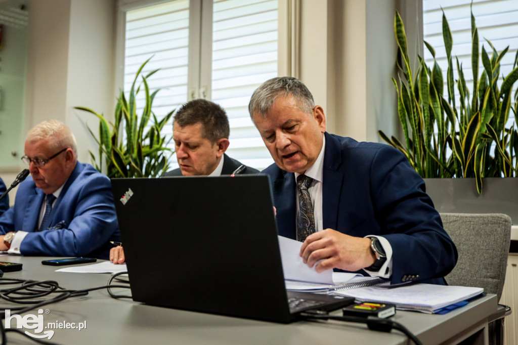 Rada Powiatu głosowała ws. absolutorium i wotum