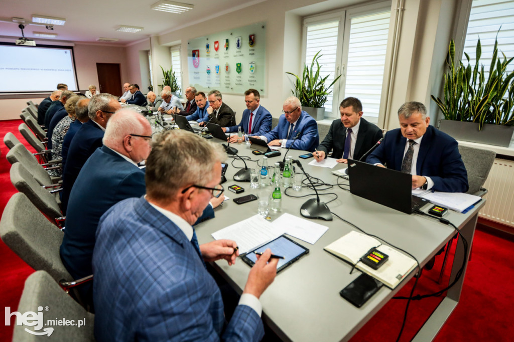 Rada Powiatu głosowała ws. absolutorium i wotum