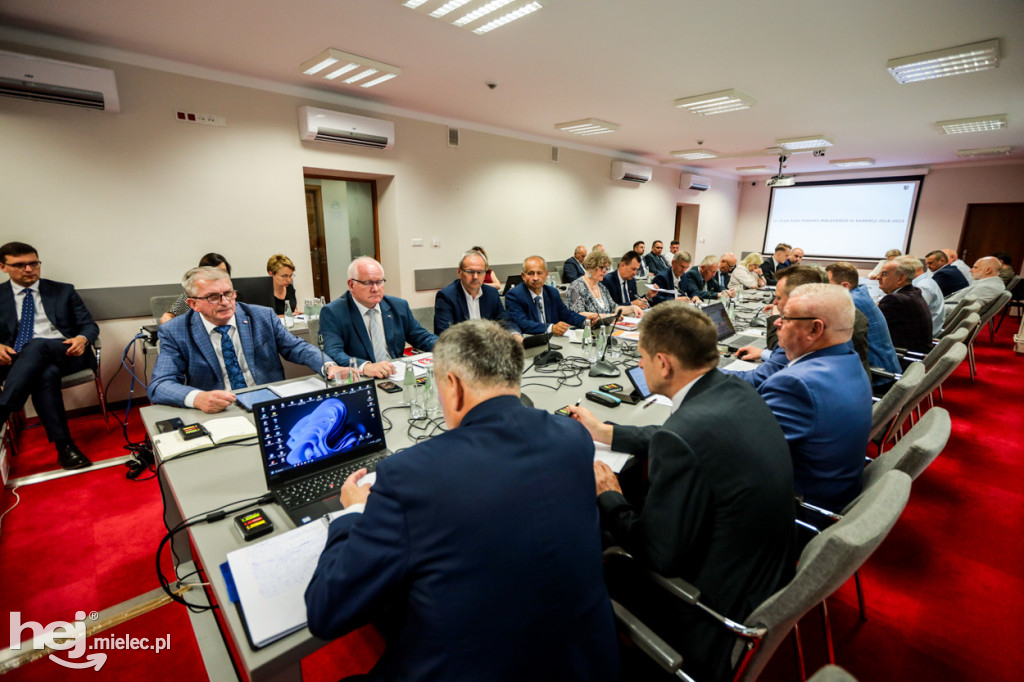 Rada Powiatu głosowała ws. absolutorium i wotum
