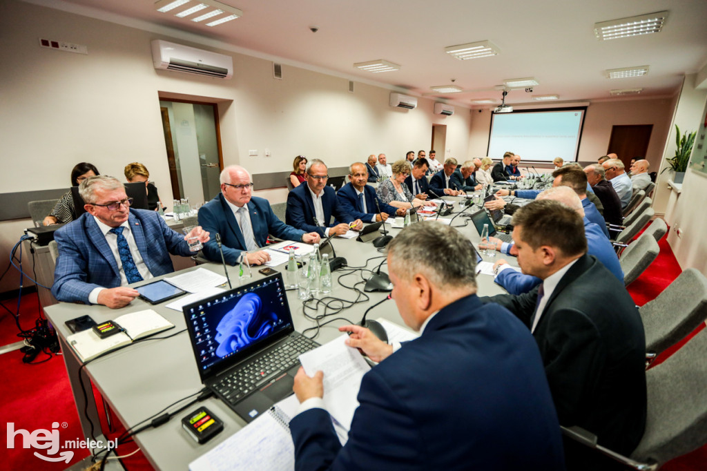 Rada Powiatu głosowała ws. absolutorium i wotum