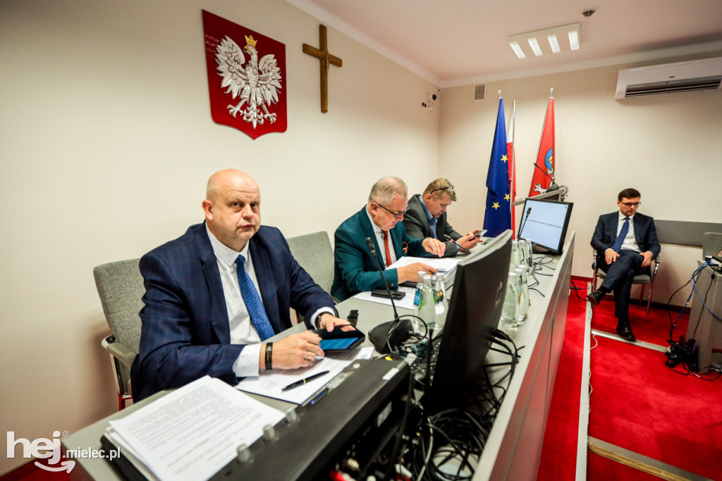 Rada Powiatu głosowała ws. absolutorium i wotum