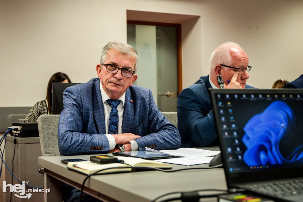 Rada Powiatu głosowała ws. absolutorium i wotum