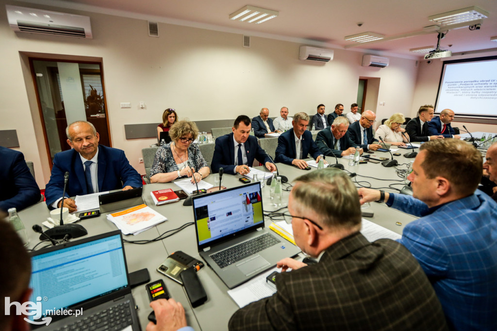 Rada Powiatu głosowała ws. absolutorium i wotum