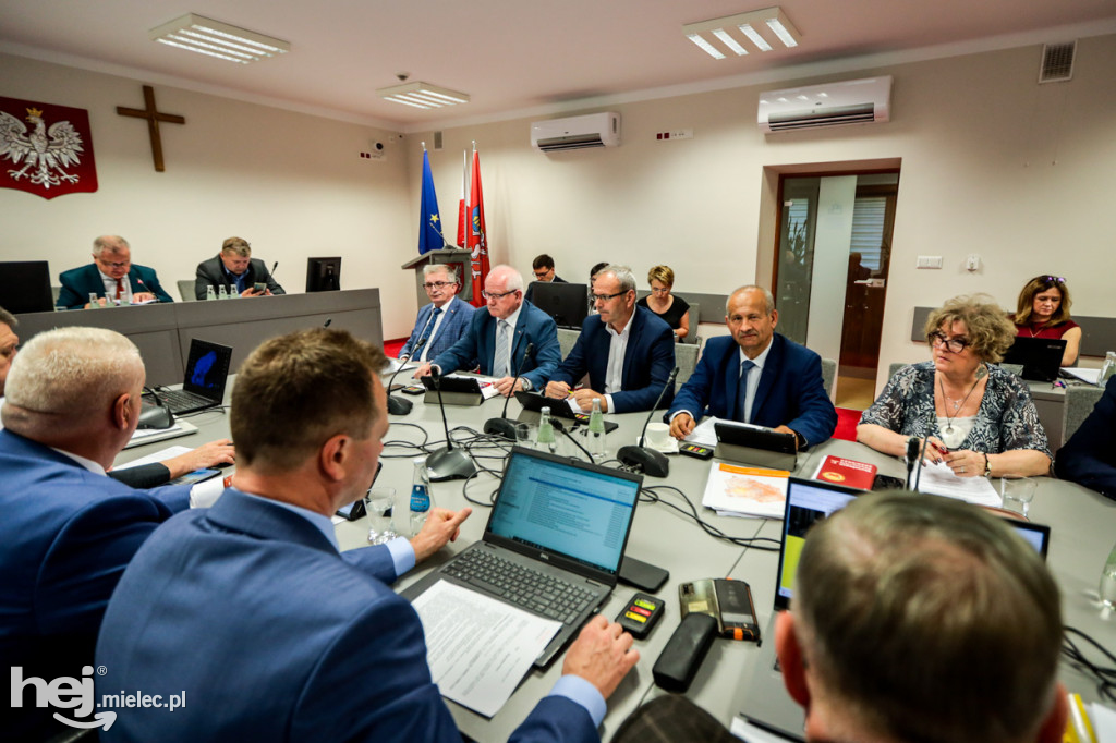Rada Powiatu głosowała ws. absolutorium i wotum
