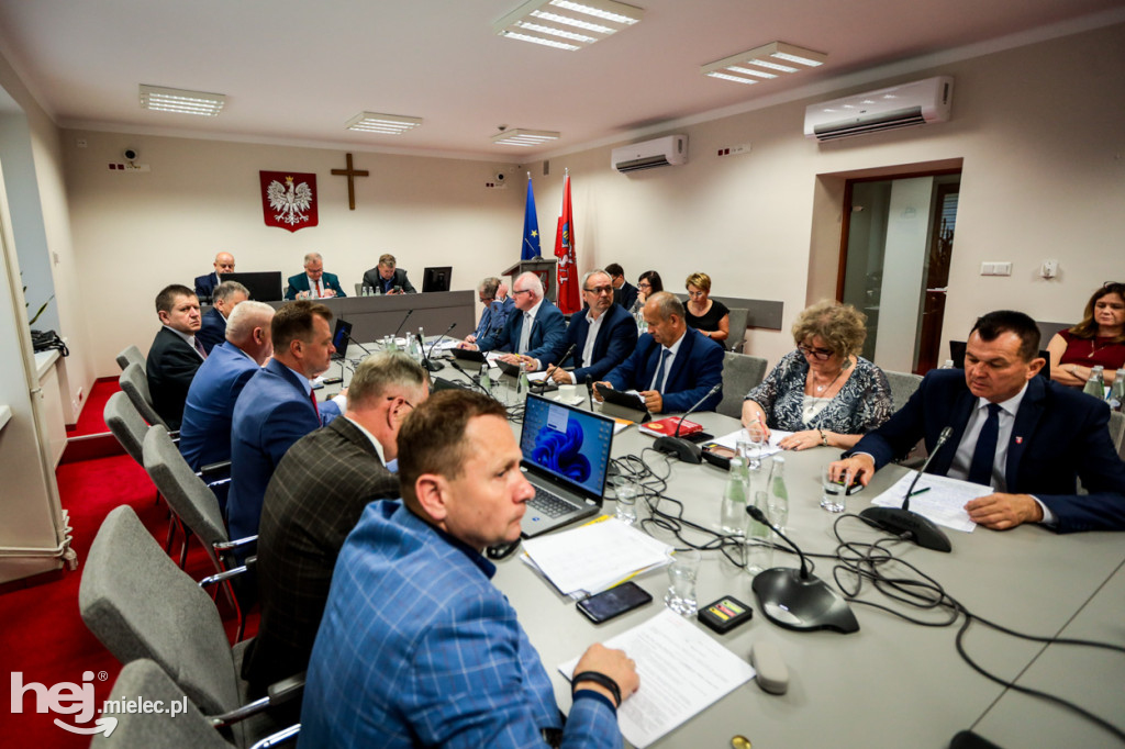 Rada Powiatu głosowała ws. absolutorium i wotum