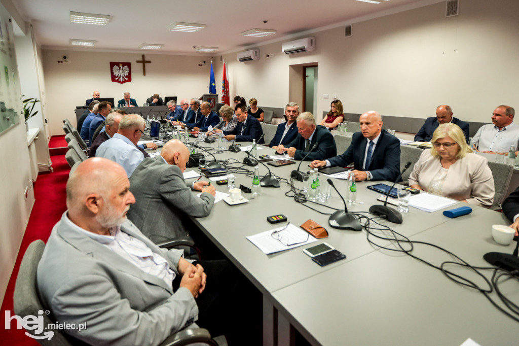 Rada Powiatu głosowała ws. absolutorium i wotum