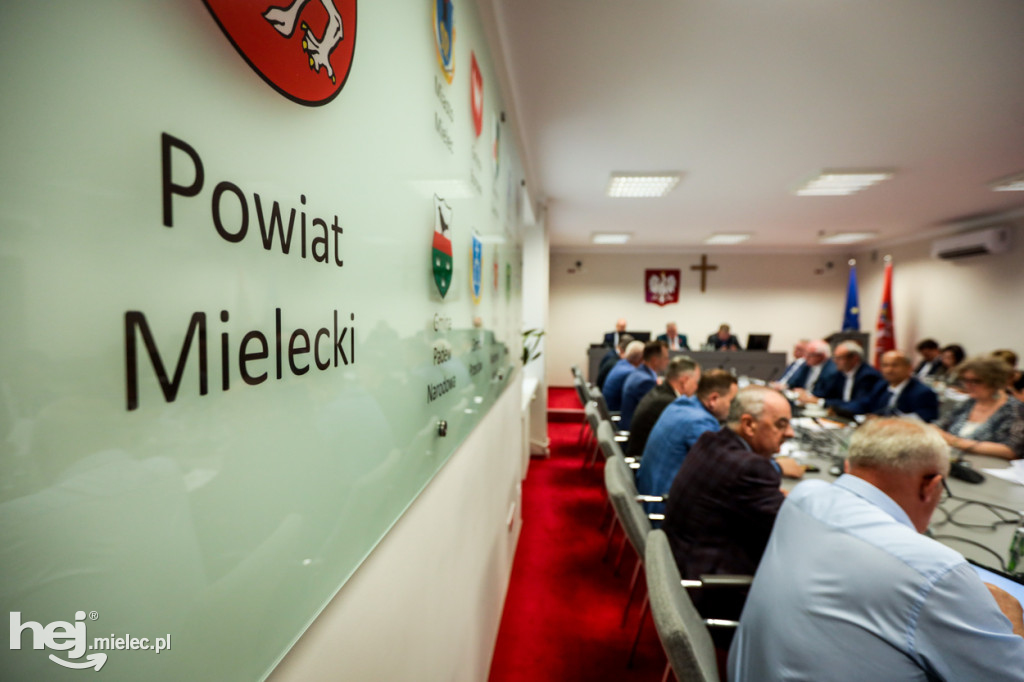 Rada Powiatu głosowała ws. absolutorium i wotum