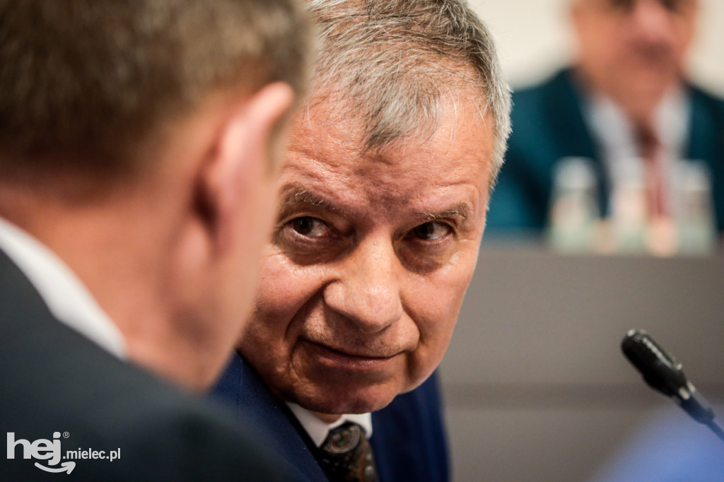 Rada Powiatu głosowała ws. absolutorium i wotum