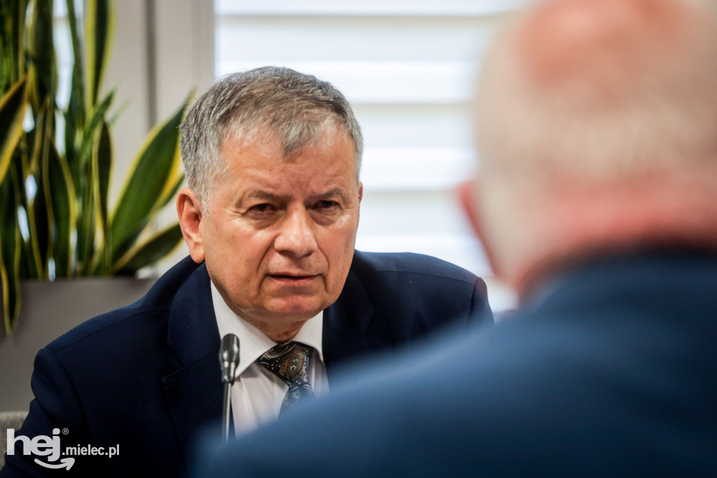 Rada Powiatu głosowała ws. absolutorium i wotum