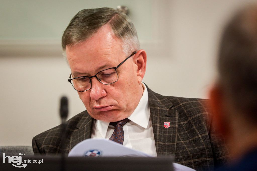 Rada Powiatu głosowała ws. absolutorium i wotum