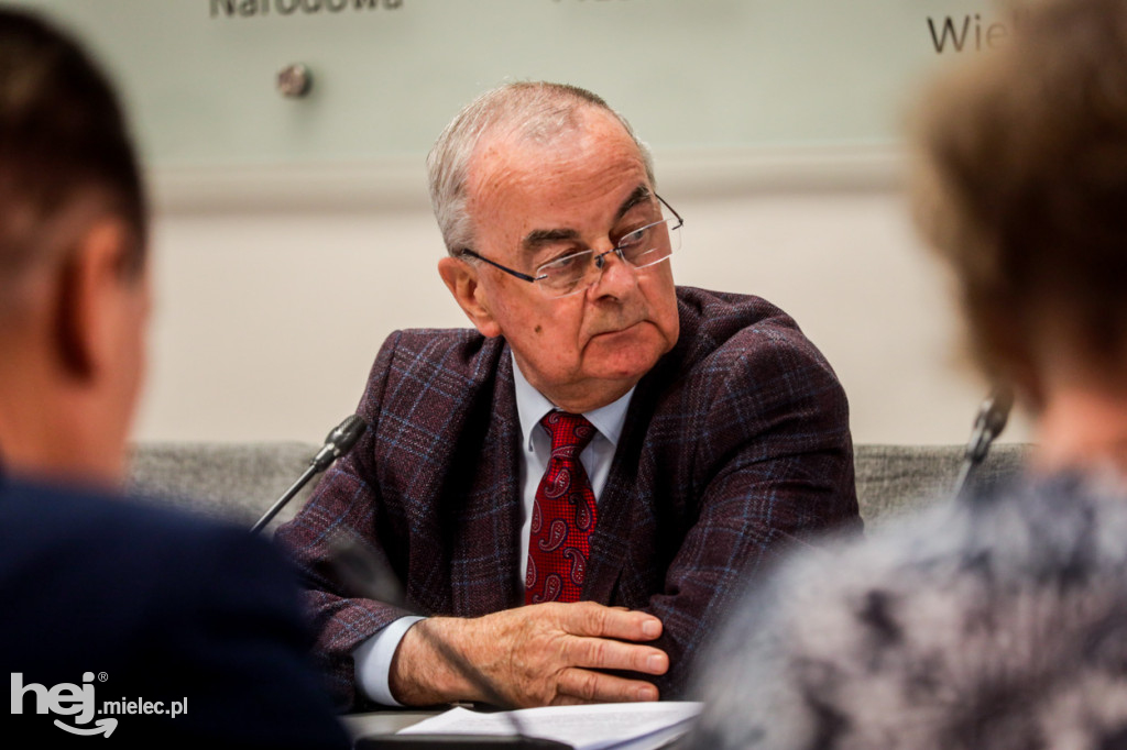 Rada Powiatu głosowała ws. absolutorium i wotum