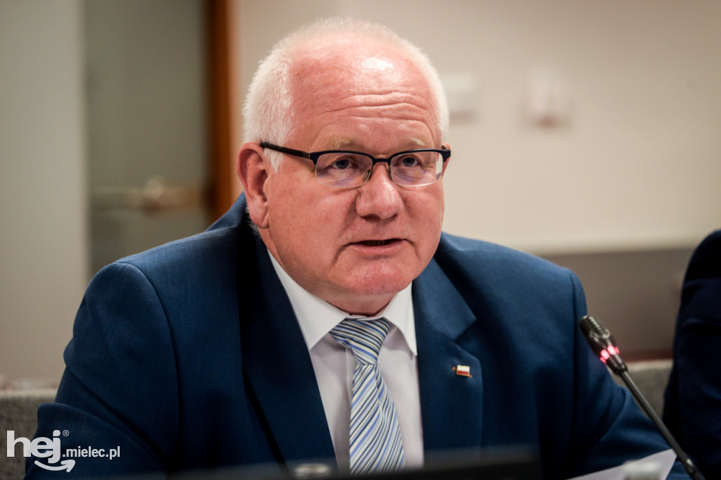 Rada Powiatu głosowała ws. absolutorium i wotum