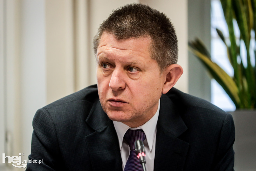 Rada Powiatu głosowała ws. absolutorium i wotum