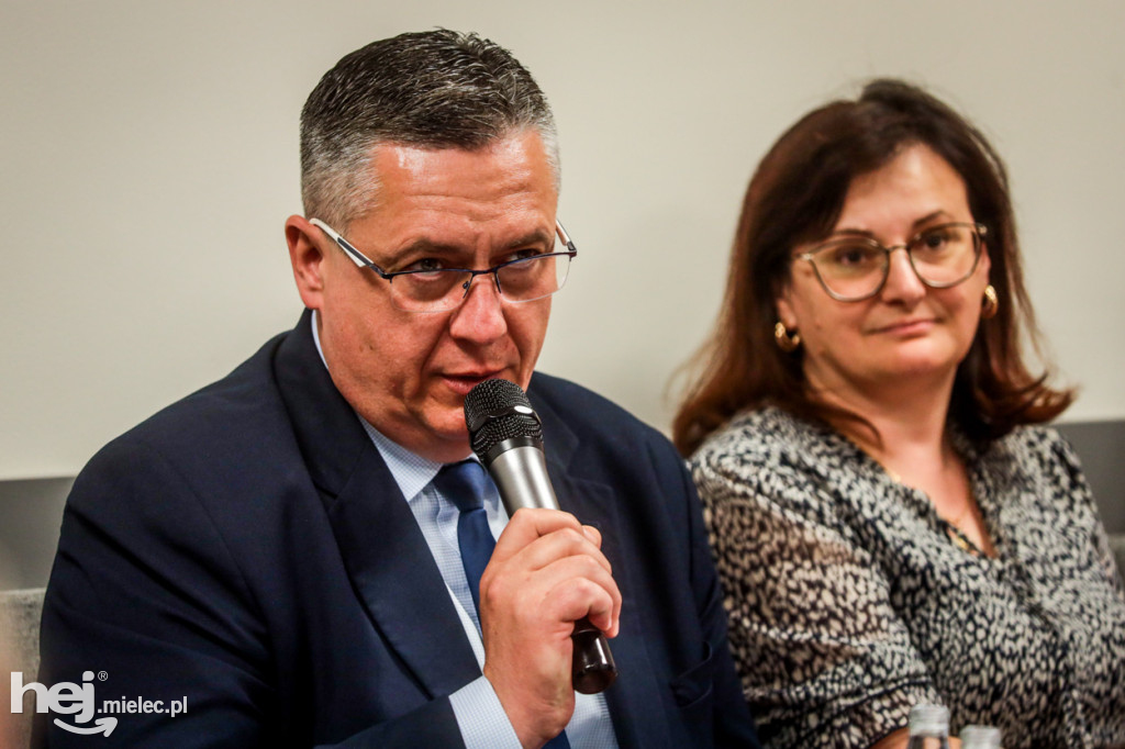 Rada Powiatu głosowała ws. absolutorium i wotum