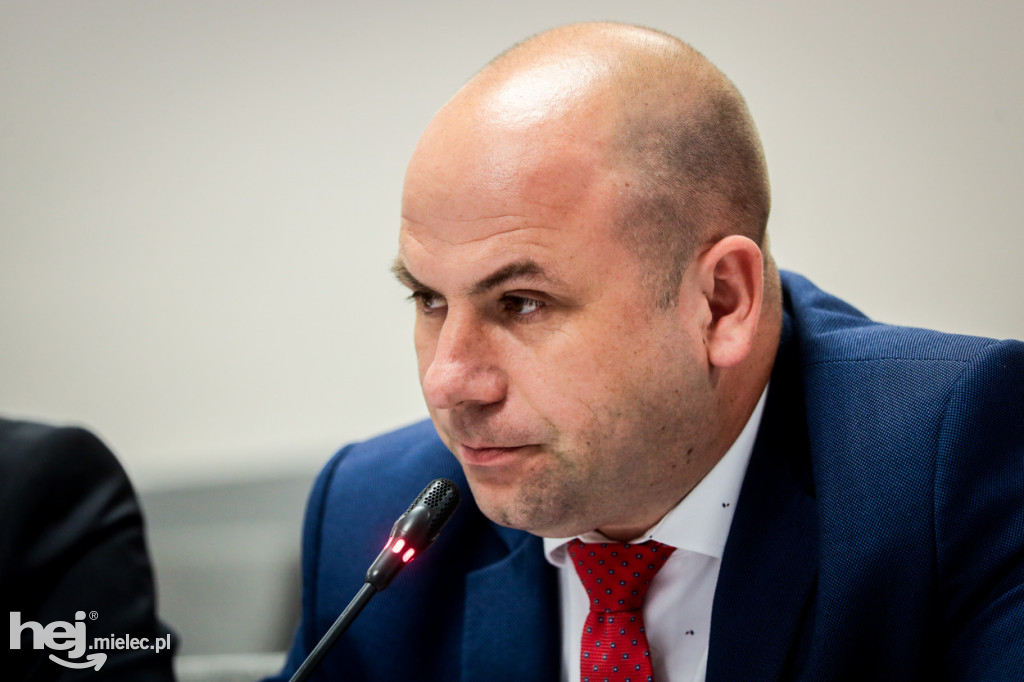 Rada Powiatu głosowała ws. absolutorium i wotum