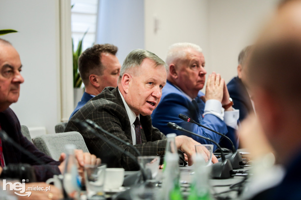 Rada Powiatu głosowała ws. absolutorium i wotum
