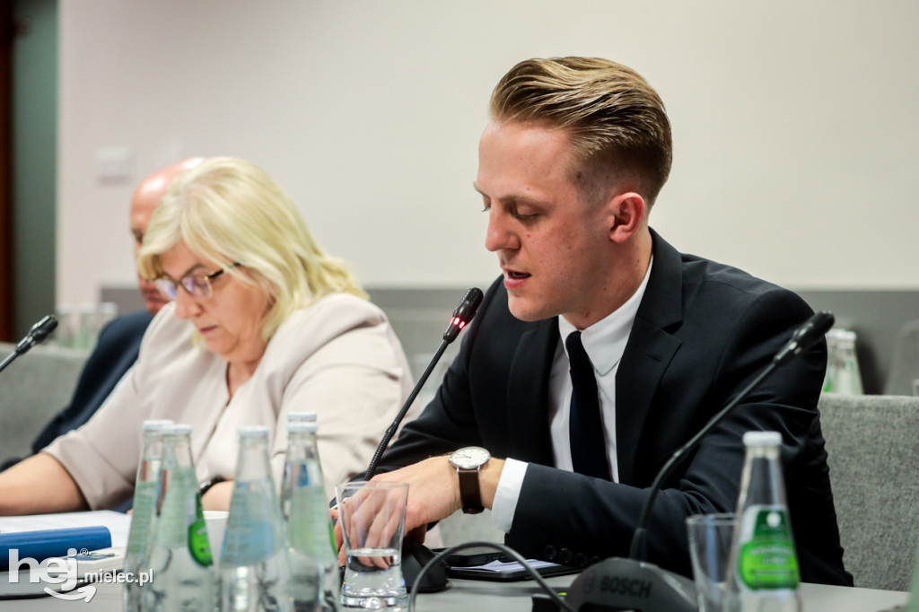 Rada Powiatu głosowała ws. absolutorium i wotum