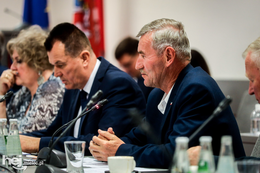 Rada Powiatu głosowała ws. absolutorium i wotum