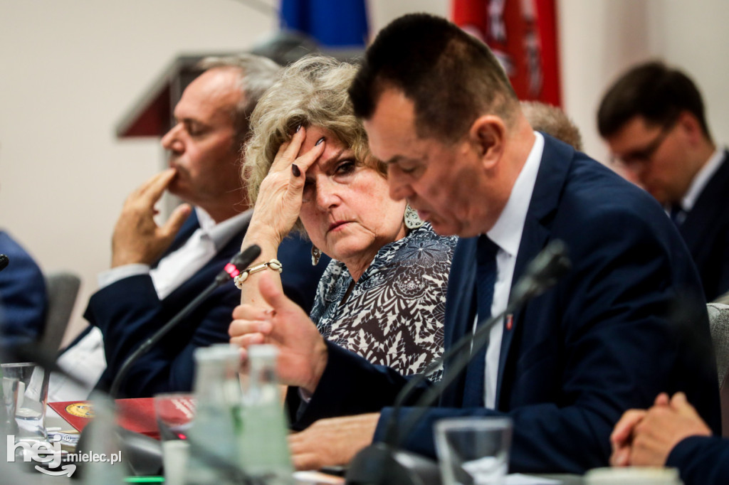 Rada Powiatu głosowała ws. absolutorium i wotum