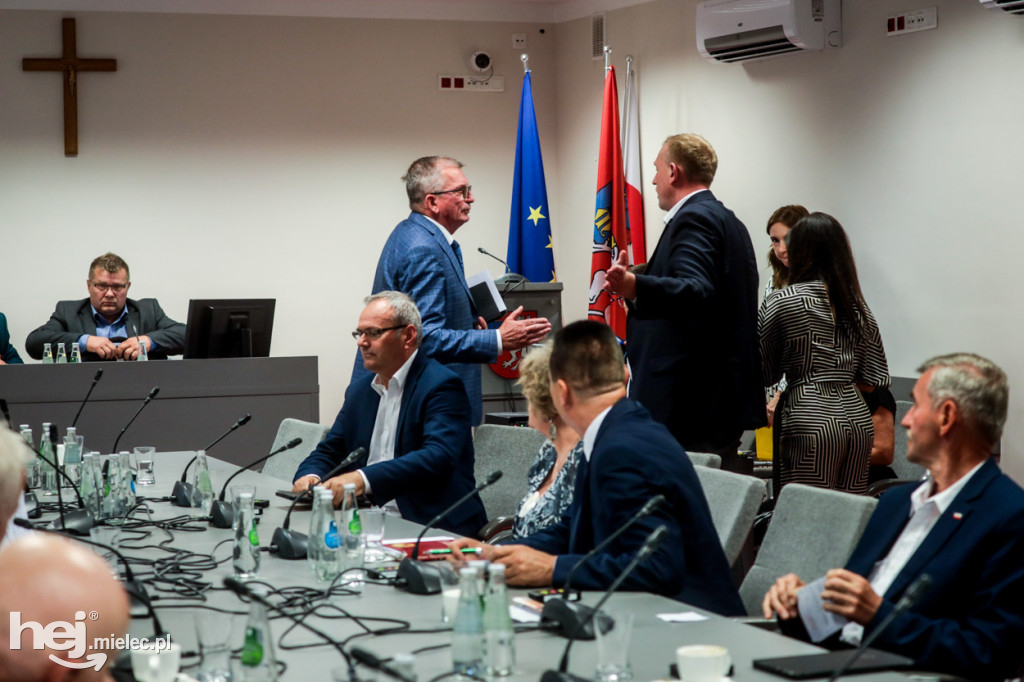 Rada Powiatu głosowała ws. absolutorium i wotum