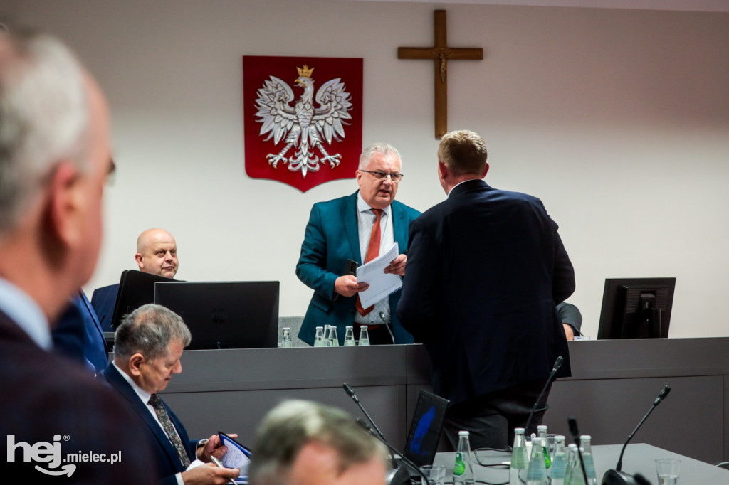 Rada Powiatu głosowała ws. absolutorium i wotum