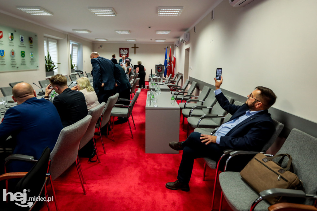 Rada Powiatu głosowała ws. absolutorium i wotum