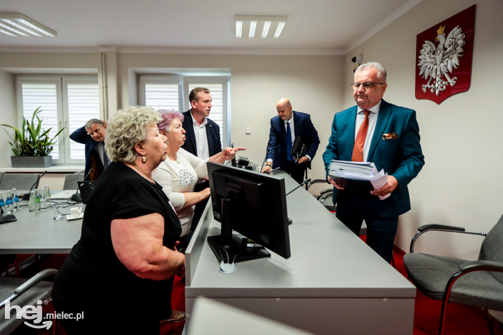 Rada Powiatu głosowała ws. absolutorium i wotum