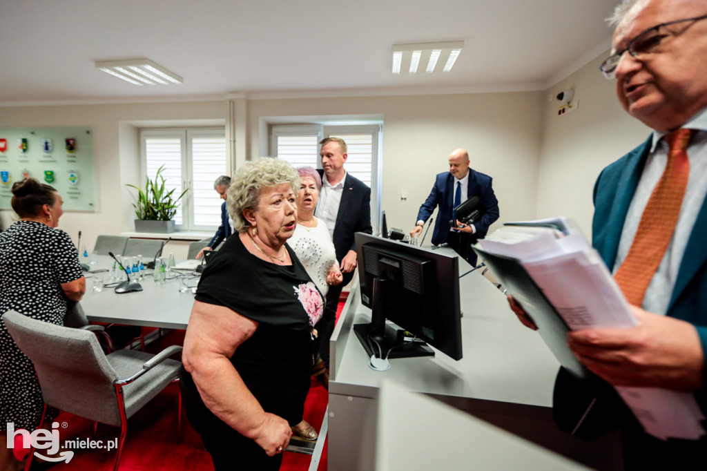 Rada Powiatu głosowała ws. absolutorium i wotum